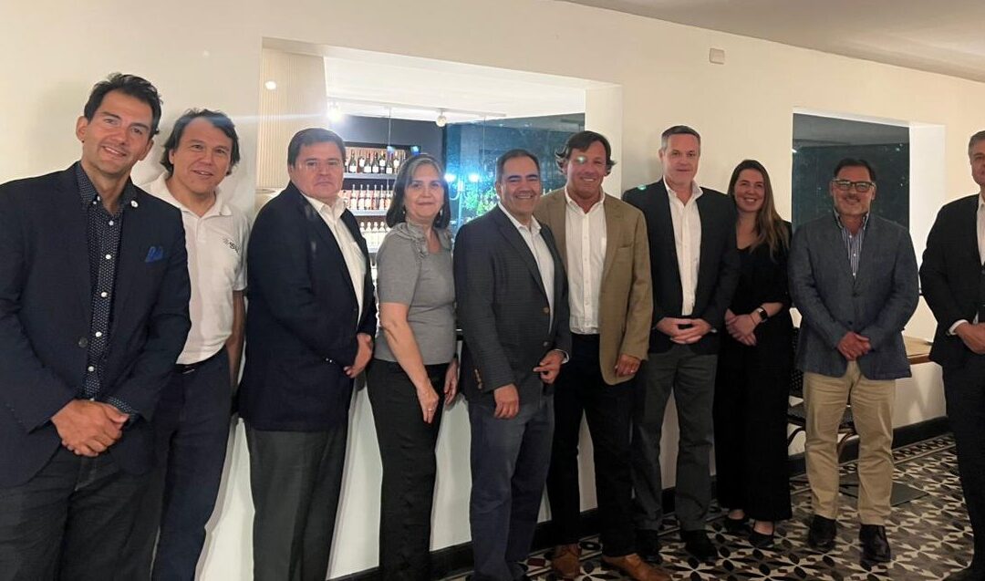 SW Chile fortalece su área legal con alianza estratégica junto a Azola Corripio 🤝⚖️